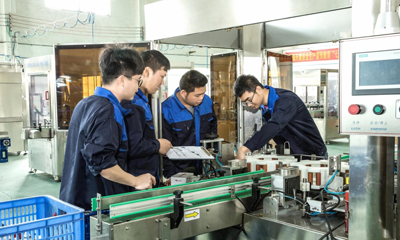 辣椒醬灌裝旋蓋生產(chǎn)線，香菇醬灌裝機(jī)